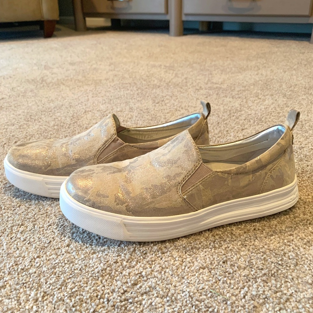 Earth Slip-ons